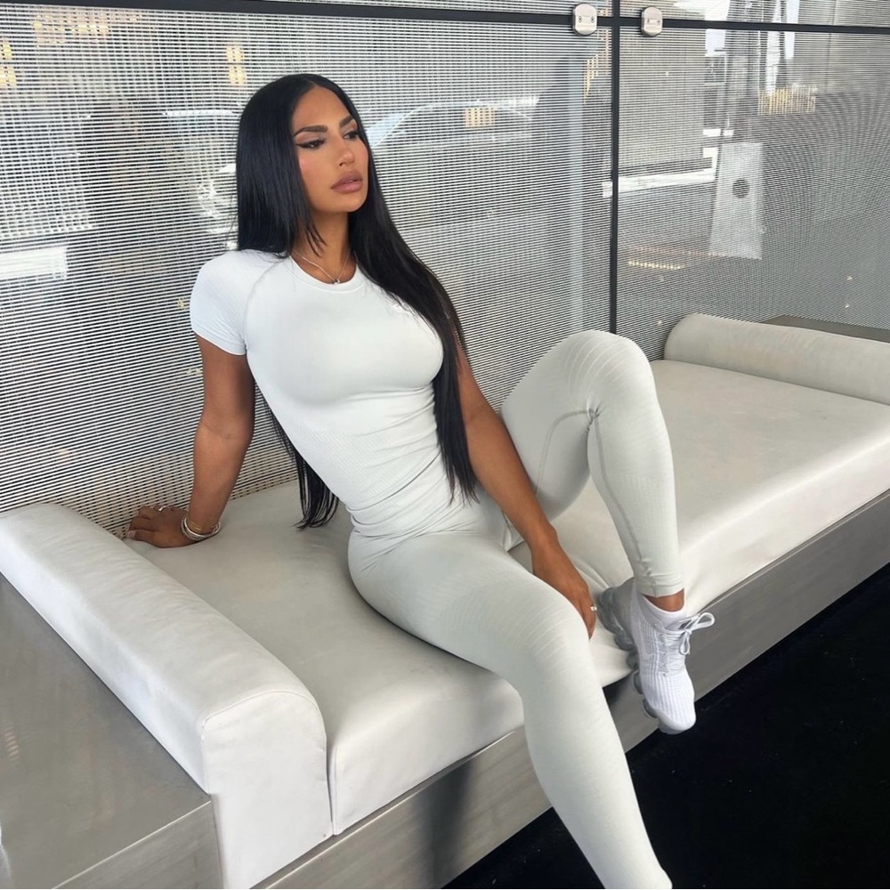 **SOLD** Women’s Best Power Seamless 3 Piece Set